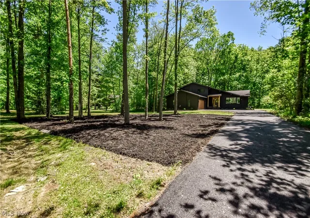 3rd image of 19121 Brewster Rd, Aurora, OH 44202 | MLS# 5216100
