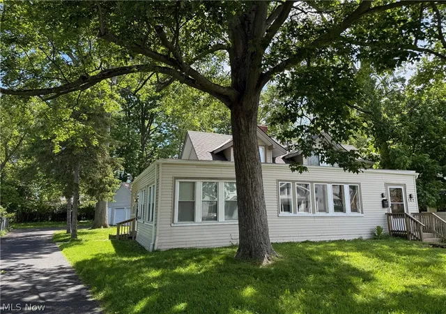 27th image of 127 E 270th St, Euclid, OH 44132 | MLS# 5215517