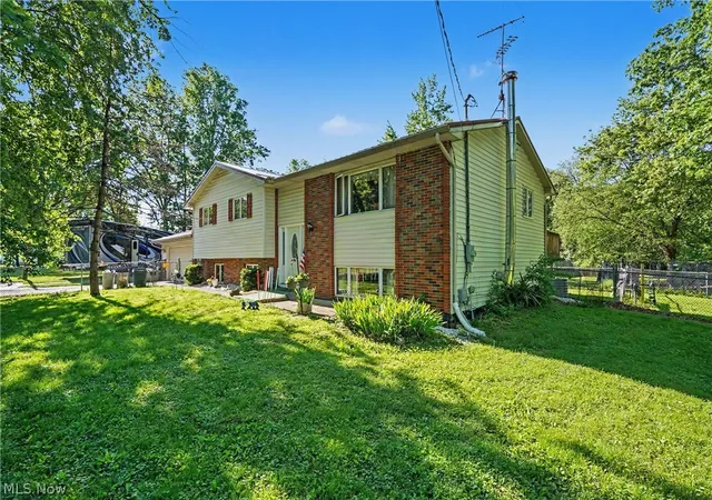 Photo 3 of Single family home for sale at 4250 Herr Fieldhouse Rd, Southington, OH 44470 | MLS# 5215166 | Listing updated on 2026-06-06