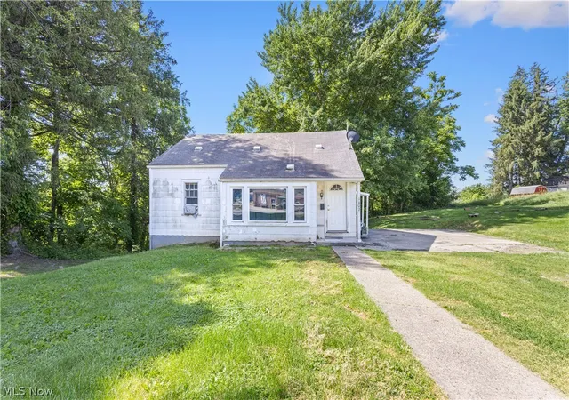 Homes for sale in Cambridge, OH | 1402 E Wheeling Ave, Cambridge, OH 43725 | MLS# 5216599