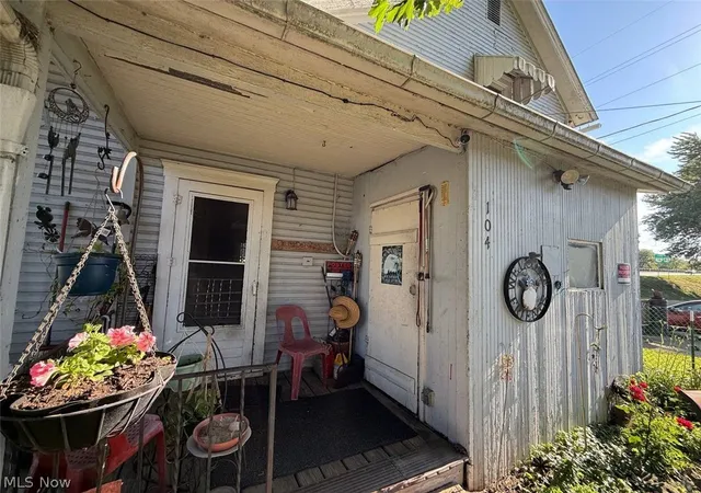 Homes for sale in Coshocton, OH | 104 Chestnut St, Coshocton, OH 43812 | MLS# 5216636