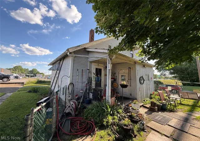 Homes for sale in Coshocton, OH | 104 Chestnut St, Coshocton, OH 43812 | MLS# 5216636