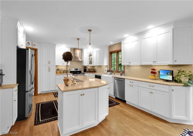 3rd image of 8015 Hansom Pl, Concord Township, OH 44060 | MLS# 5216307