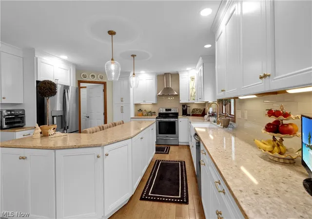 4th image of 8015 Hansom Pl, Concord Township, OH 44060 | MLS# 5216307