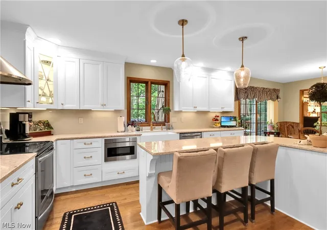 5th image of 8015 Hansom Pl, Concord Township, OH 44060 | MLS# 5216307