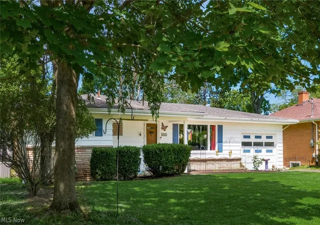 Photo 2 of Single family home for sale at 2525 Geneva Dr, Zanesville, OH 43701 | MLS# 5216640 | Listing updated on 2026-08-31
