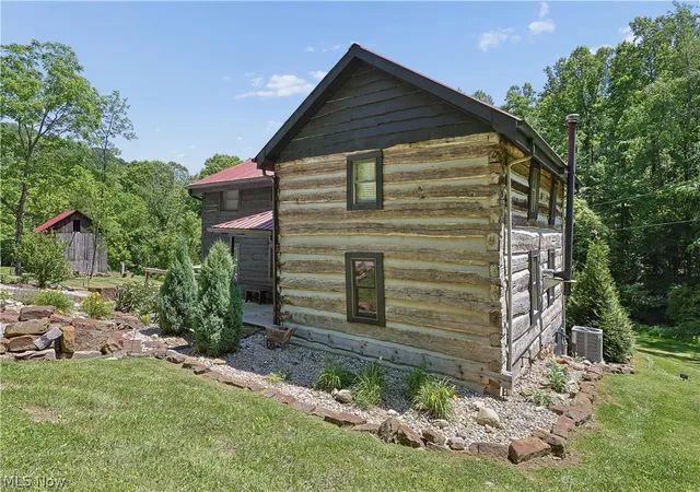 Photo 2 of Single family home for sale at 43 Blue Valley Rd Sw, Lancaster, OH 43130 | MLS# 5216643 | Listing updated on 2026-07-20