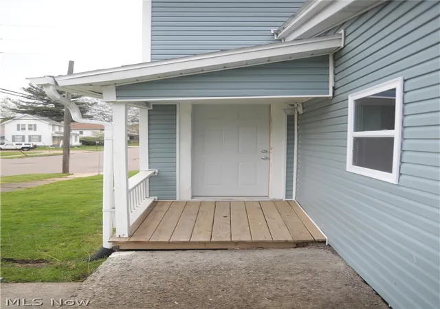 image of 705 9th St Sw, Massillon, OH 44647 | MLS# 5216680