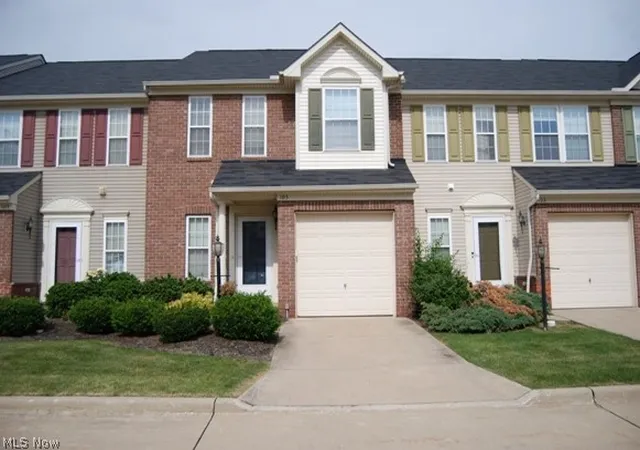 Homes for sale in Berea, OH | 105 Limestone Ct, Berea, OH 44017 | MLS# 5216683