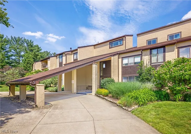 1st image of 186 Court Dr #105, Fairlawn, OH 44333 | MLS# 5214092