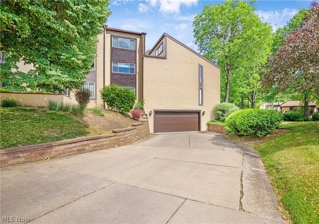 2nd image of 186Th Ct Dr, Fairlawn, OH 44333