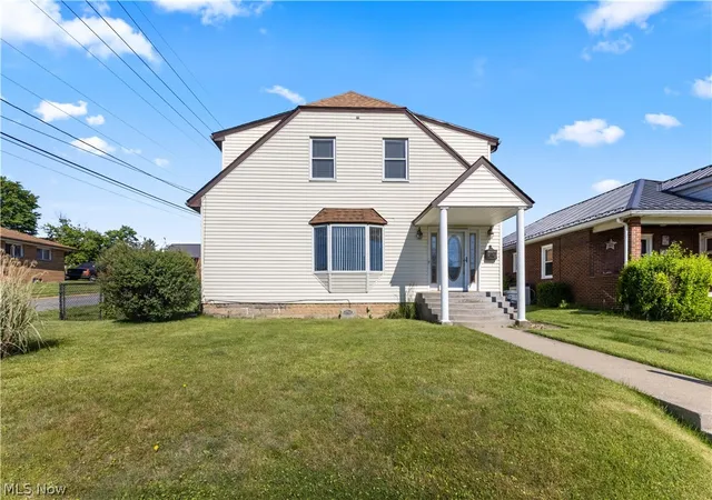 Homes for sale in Weirton, WV | 3741 Woodlawn Wy, Weirton, WV 26062 | MLS# 5216721