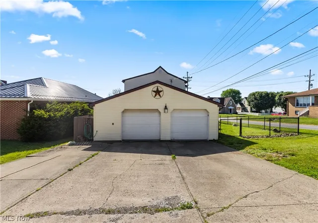 Homes for sale in Weirton, WV | 3741 Woodlawn Wy, Weirton, WV 26062 | MLS# 5216721