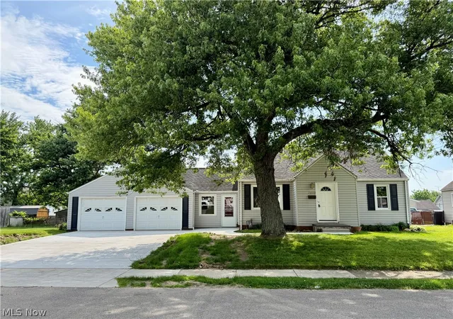 Photo 1 of Sale Pending at 2624 Ellis Ave Ne, Canton, OH 44705 | MLS# 5216598 | Listing updated on 2026-10-01