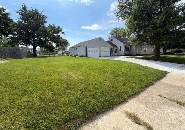 Photo 2 of Sale Pending at 2624 Ellis Ave Ne, Canton, OH 44705 | MLS# 5216598 | Listing updated on 2026-10-01
