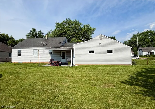 Photo 3 of Sale Pending at 2624 Ellis Ave NE, Canton, OH 44705 | MLS# 5216598 | Listing updated on 2026-10-01