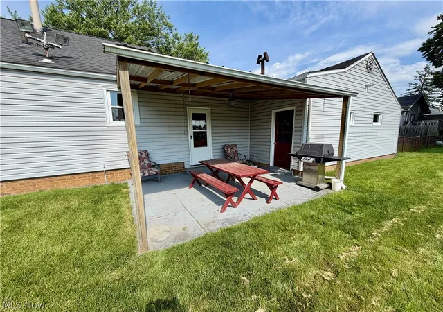 Photo 4 of Sale Pending at 2624 Ellis Ave NE, Canton, OH 44705 | MLS# 5216598 | Listing updated on 2026-10-01