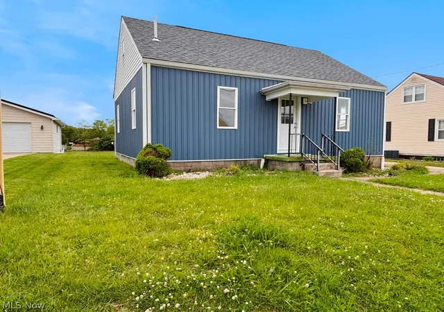 Homes for sale in Weirton, WV | 201 Heights St, Weirton, WV 26062 | MLS# 5216762
