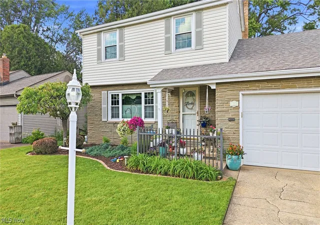 3rd image of 934 Larkridge Ave, Youngstown, OH 44512 | MLS# 5215889