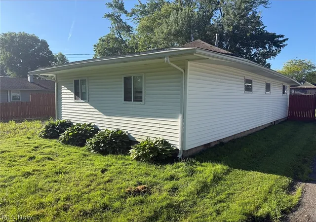 Photo 7 of Sale Pending at 17633 Beach Ln, Lake Milton, OH 44429 | MLS# 5216777 | Listing updated on 2026-07-05