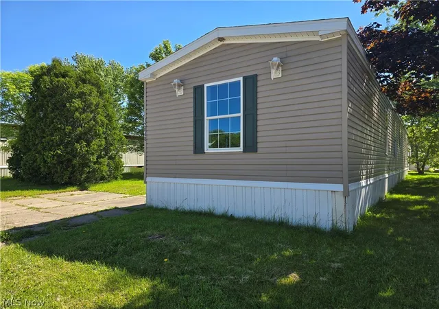 2nd image of 12048 Nicki Ln, Chardon, OH 44024 | MLS# 5215804