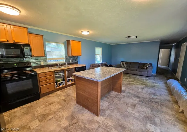 3rd image of 12048 Nicki Ln, Chardon, OH 44024 | MLS# 5215804