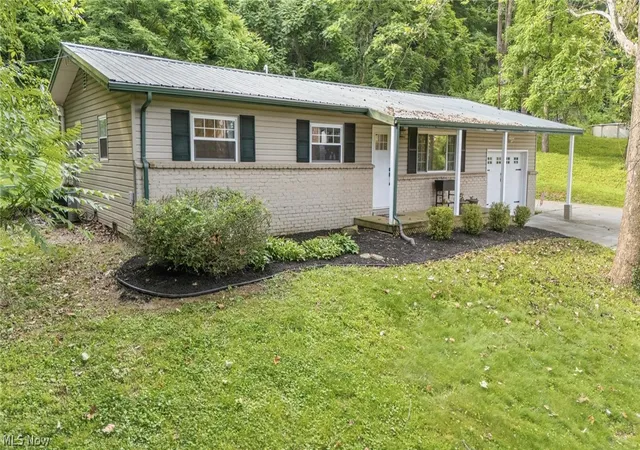 Photo 2 of Single family home for sale at 544 Homestead Dr, Williamstown, WV 26187 | MLS# 5216129 | Listing updated on 2026-06-26