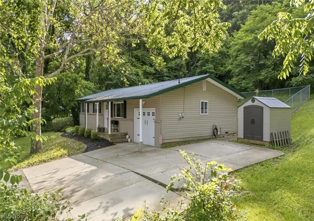 Photo 3 of Single family home for sale at 544 Homestead Dr, Williamstown, WV 26187 | MLS# 5216129 | Listing updated on 2026-06-26