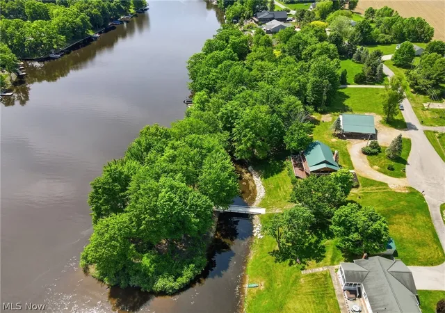 3rd image of 1068 Evening Star Dr, Roaming Shores, OH 44085 | MLS# 5216628