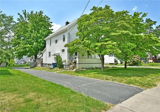 1st image of 124 Lincoln Ave, Niles, OH 44446 | MLS# 5216912