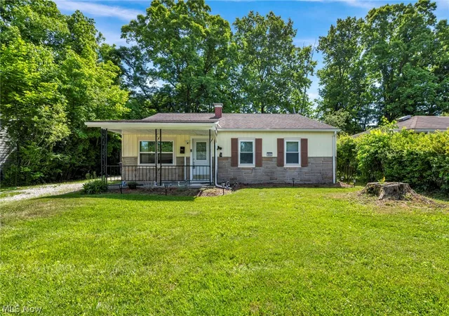 Photo 1 of Single family home for sale at 1863 Deerfield Ave Sw, Warren, OH 44485 | MLS# 5216396 | Listing updated on 2026-07-24