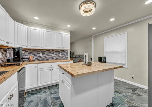 Photo 2 of Single family home for sale at 1863 Deerfield Ave Sw, Warren, OH 44485 | MLS# 5216396 | Listing updated on 2026-07-24
