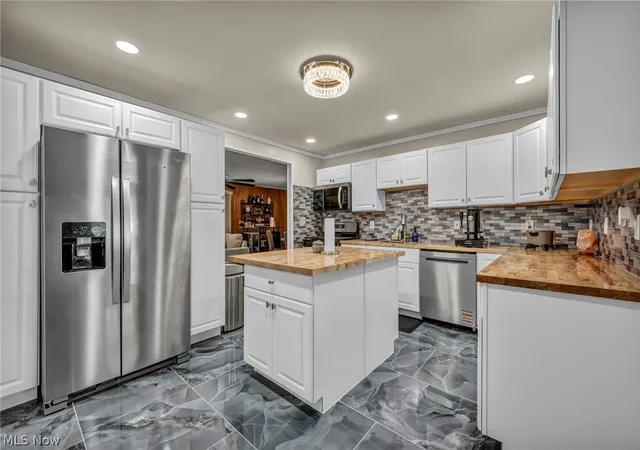 Photo 3 of Single family home for sale at 1863 Deerfield Ave Sw, Warren, OH 44485 | MLS# 5216396 | Listing updated on 2026-07-24