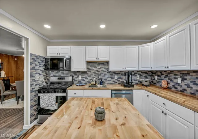 Photo 3 of Single family home for sale at 1863 Deerfield Ave SW, Warren, OH 44485 | MLS# 5216396 | Listing updated on 2026-07-24