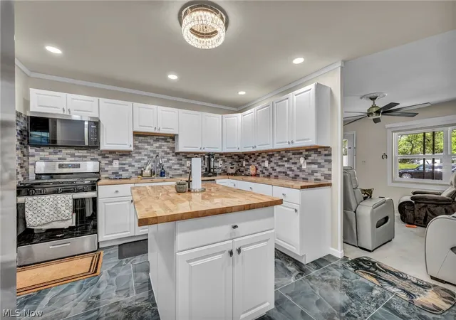 Photo 4 of Single family home for sale at 1863 Deerfield Ave SW, Warren, OH 44485 | MLS# 5216396 | Listing updated on 2026-07-24