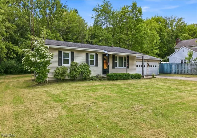 3rd image of 1280 Sterling Dr, Cortland, OH 44410 | MLS# 5216972