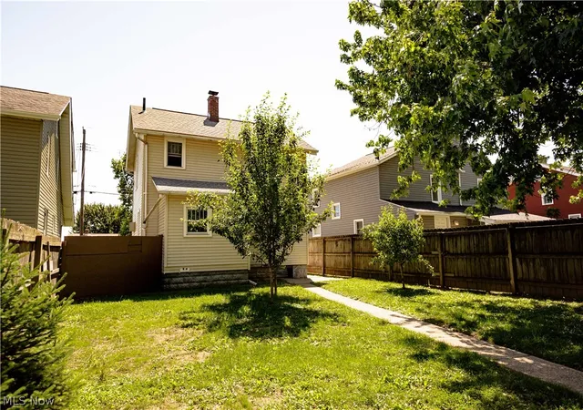Photo 3 of Single family home for sale at 1209 Roslyn Ave Sw, Canton, OH 44710 | MLS# 5216959 | Listing updated on 2026-08-19
