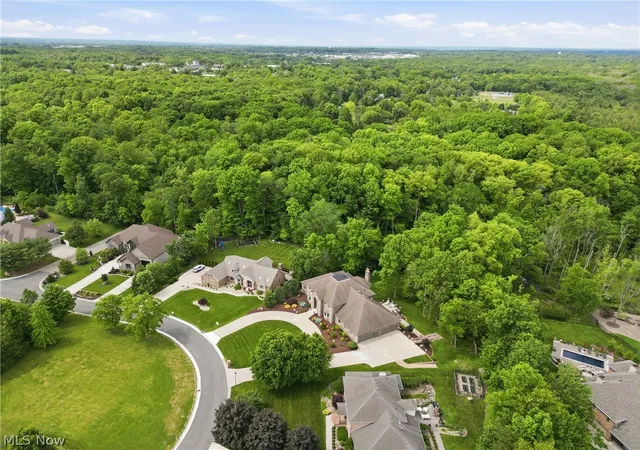 5th image of 1337 Meadowood Cir, Poland, OH 44514 | MLS# 5214956