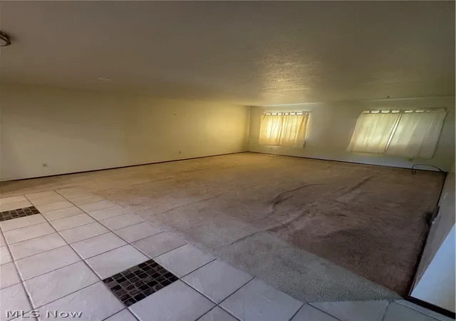 Listing Photo 2 - Condo for sale in building located at 131 Kimrose Ln, Broadview Heights, OH 44147 - Unit #