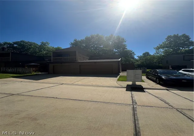 Photo 2 of Sale Pending at 131 Kimrose Ln, Broadview Heights, OH 44147 | MLS# 5217120 | Listing updated on 2026-08-28