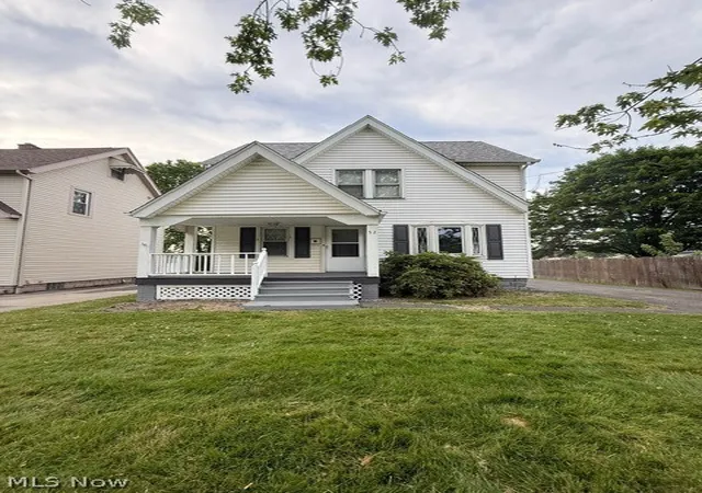Photo 1 of Single family home for sale at 52 Meadowbrook Ave, Youngstown, OH 44512 | MLS# 5217147 | Listing updated on 2026-08-26