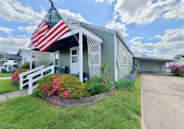 Homes for sale in Belpre, OH | 805 Pomeroy Pike, Belpre, OH 45714 | MLS# 5217143