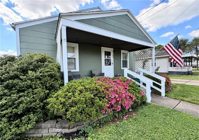Homes for sale in Belpre, OH | 805 Pomeroy Pike, Belpre, OH 45714 | MLS# 5217143
