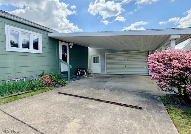Homes for sale in Belpre, OH | 805 Pomeroy Pike, Belpre, OH 45714 | MLS# 5217143