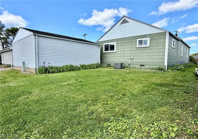 Homes for sale in Belpre, OH | 805 Pomeroy Pike, Belpre, OH 45714 | MLS# 5217143