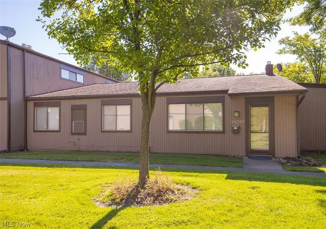 2nd image of 26702 Lake Of The Falls Blvd, Olmsted Falls, OH 44138 | MLS# 5216974