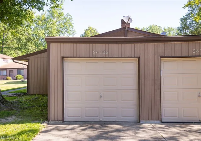 3rd image of 26702 Lake Of The Falls Blvd, Olmsted Falls, OH 44138 | MLS# 5216974