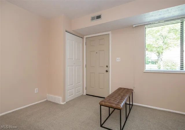 4th image of 26702 Lake Of The Falls Blvd, Olmsted Falls, OH 44138 | MLS# 5216974