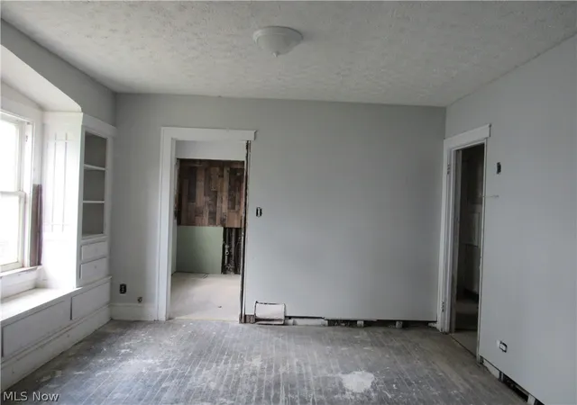 Listing Photo 4 - Condo for sale in building located at 889 E 128th St, Cleveland, OH 44108