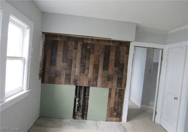 Listing Photo 5 - Condo for sale in building located at 889 E 128th St, Cleveland, OH 44108
